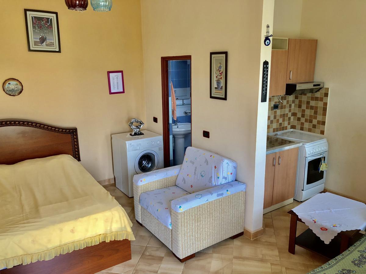 Ponari apartments Rrotull Exterior foto